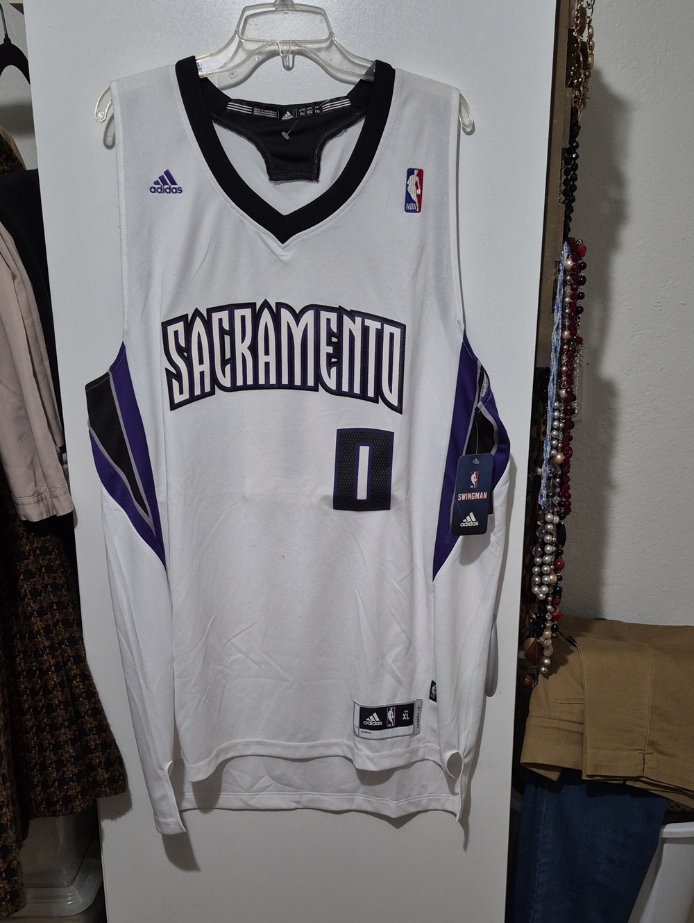 adidas Sacramento Kings White and Purple V-Neck Basketball Jersey Sz XL